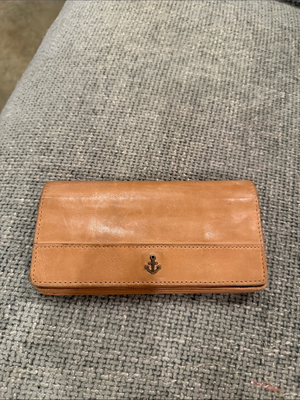 Classic Tan Leather Wallet with Anchor Detail